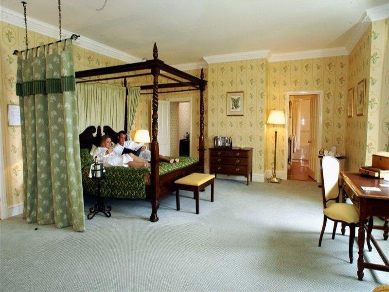 Eastwell Manor, Champneys Hotel & Spa Ашфорд Екстериор снимка