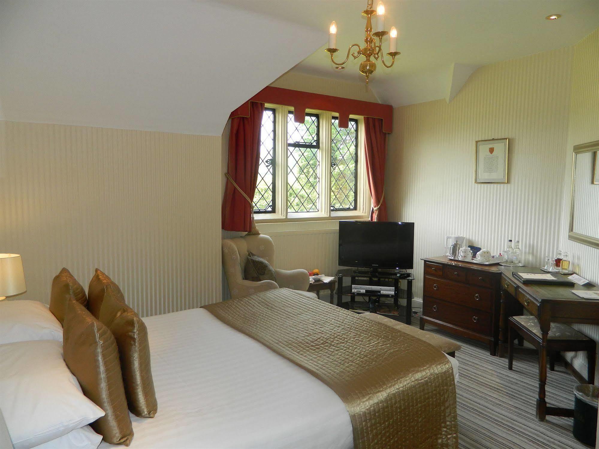 Eastwell Manor, Champneys Hotel & Spa Ашфорд Екстериор снимка